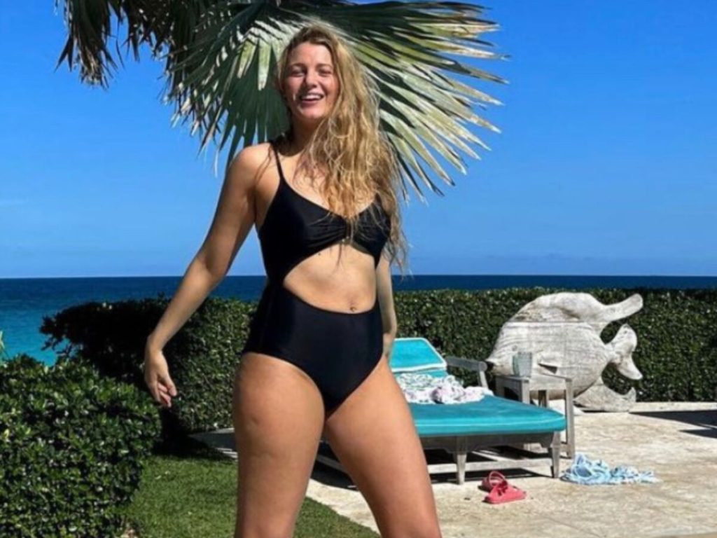 Blake Lively ultra-canon : elle prend la pose en maillot de bain et